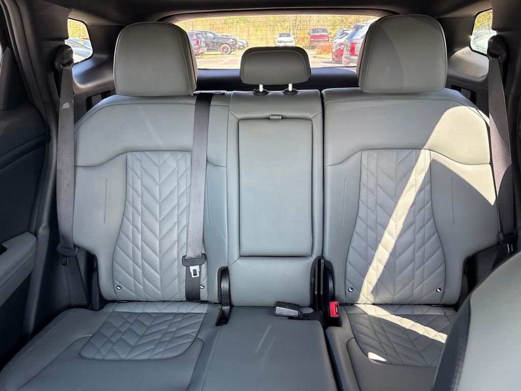 Used 2023 Black Kia X-Line image 20