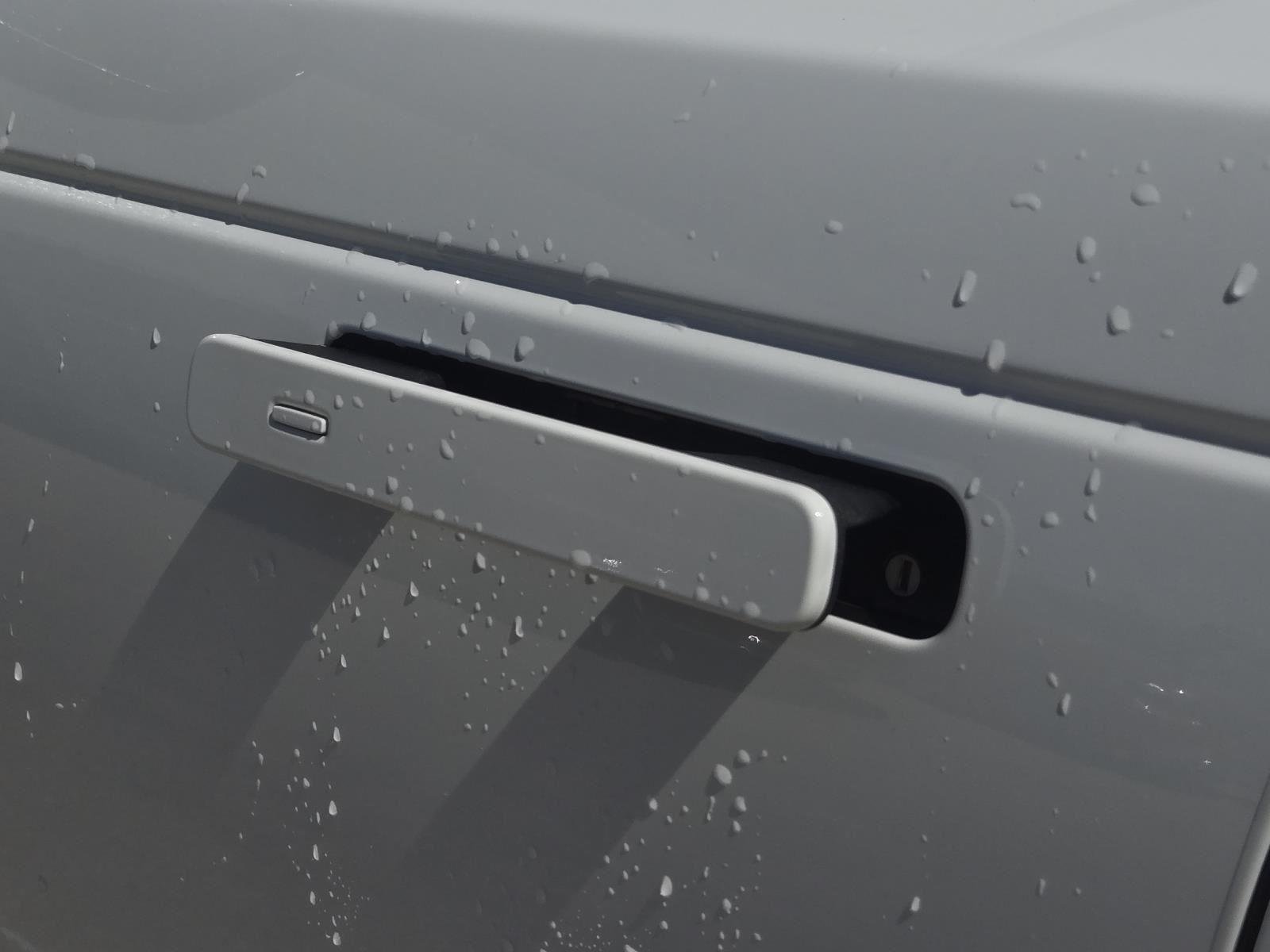Used 2025 Fuji White Land Rover Dynamic SE image 14