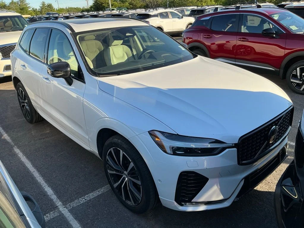 2024 Volvo XC60 B5 Plus Dark Theme AWD's photo
