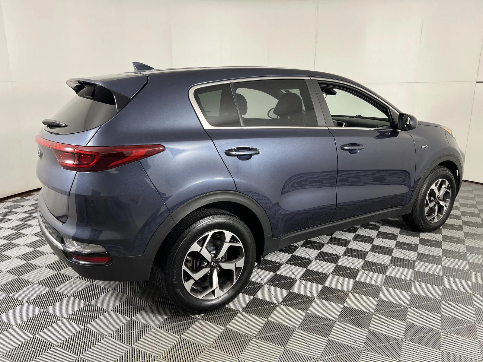 Used 2022 Pacific Blue Kia LX image 10