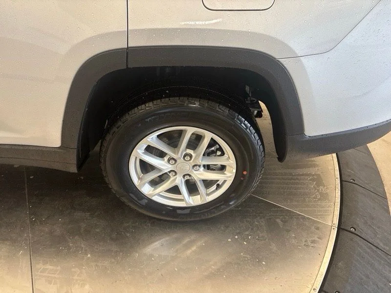New 2026 Silver Zynith Exterior Paint Jeep Laredo X image 52