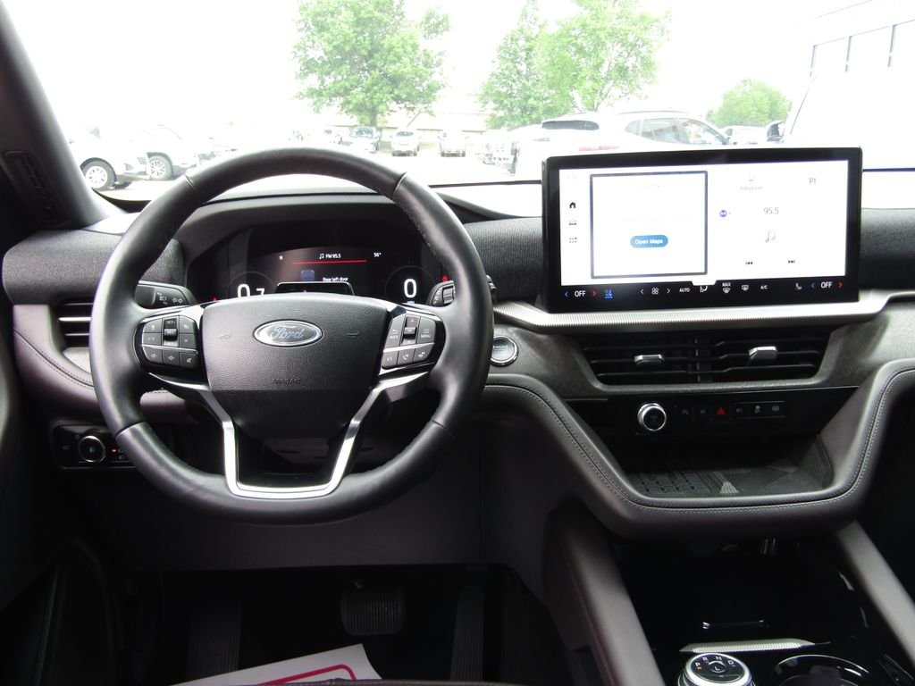 Used 2025 Gray Ford Platinum image 5