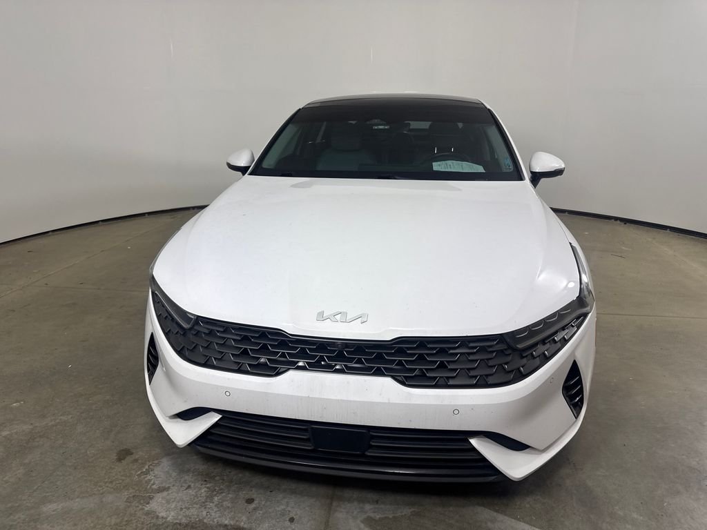 Used 2022 White Kia EX image 14