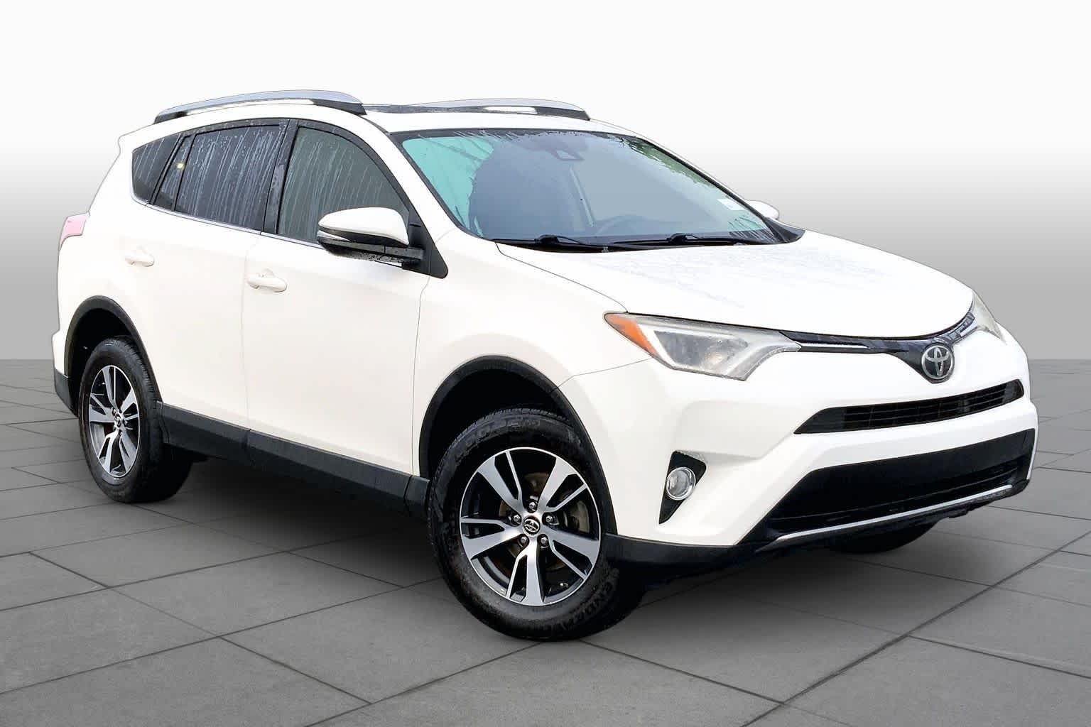 Used 2017 Super White Toyota XLE image 3