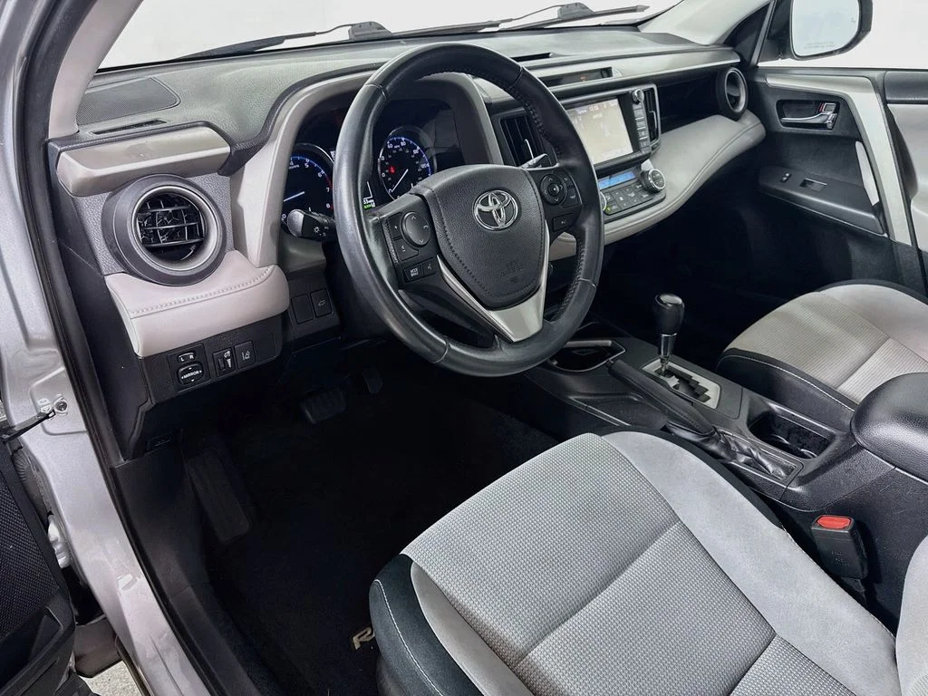 Used 2016 Silver Sky Metallic Toyota XLE image 10
