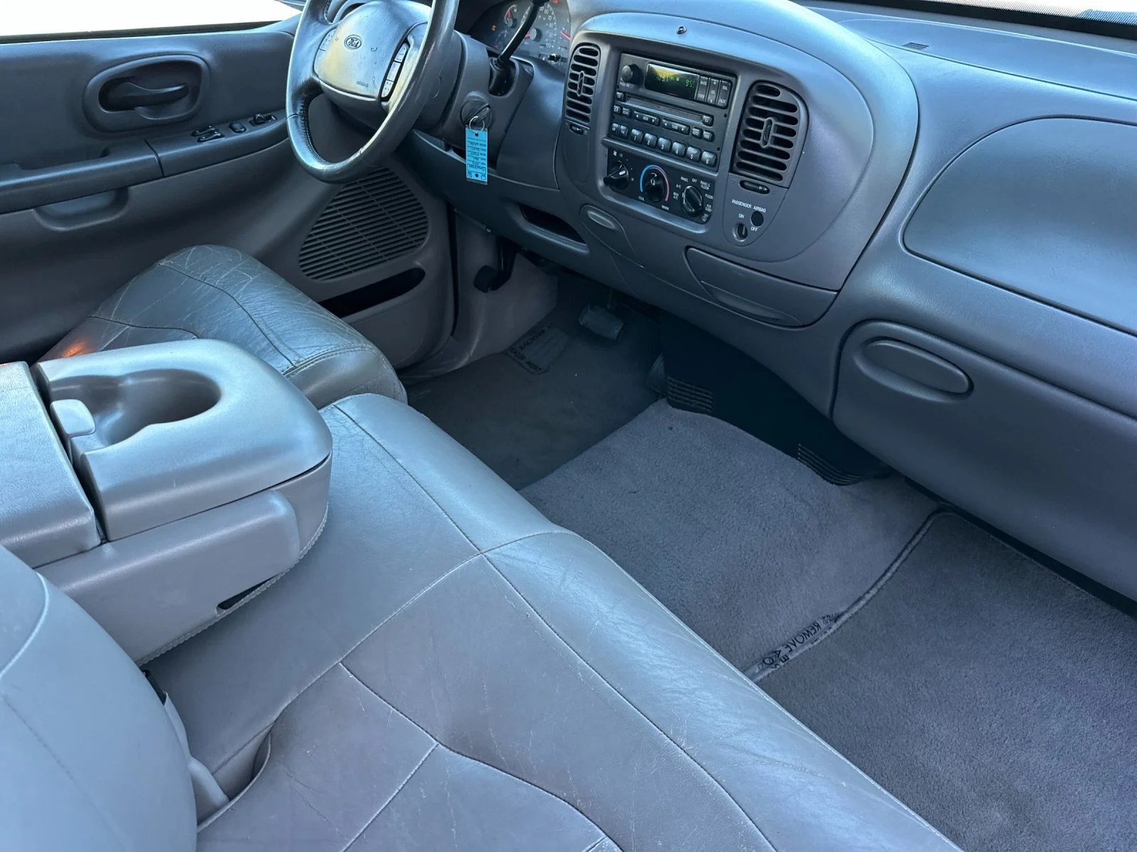 Used 1999 White Ford XLT image 15