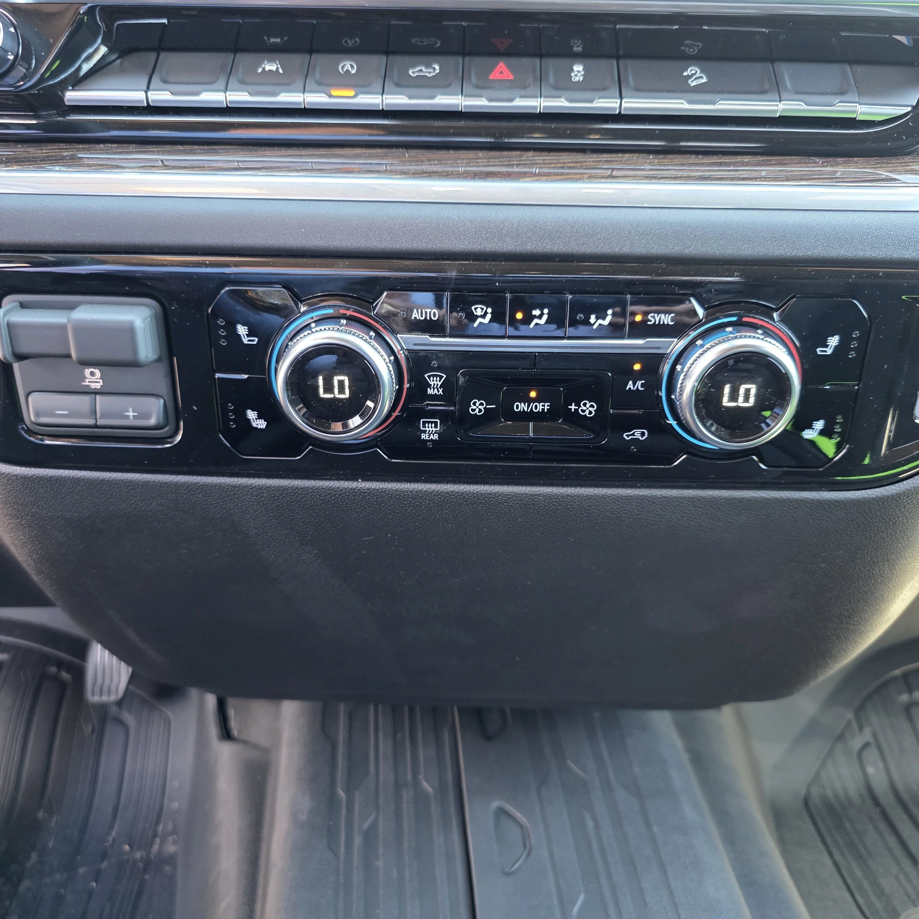 2026 GMC Sierra 1500 SLE - Photo 14
