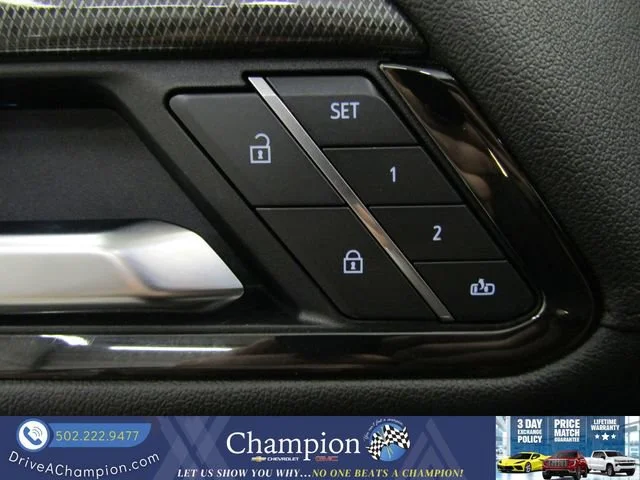Used 2025 Summit White GMC AT4 image 33