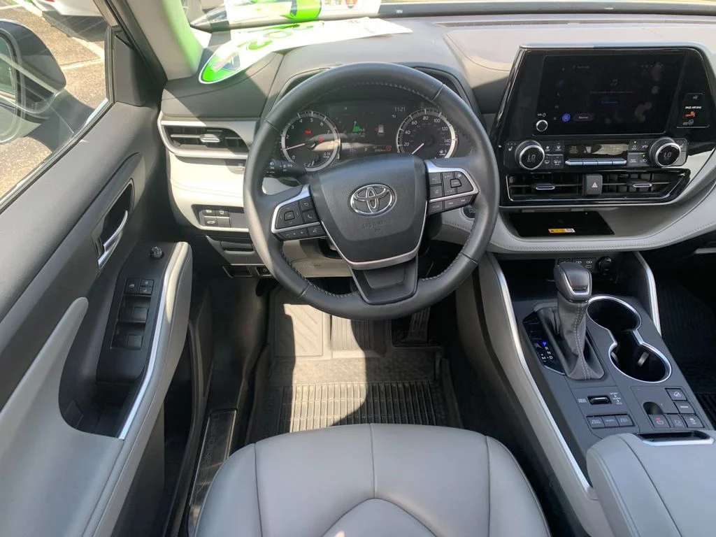 Used 2024  Toyota XLE image 17