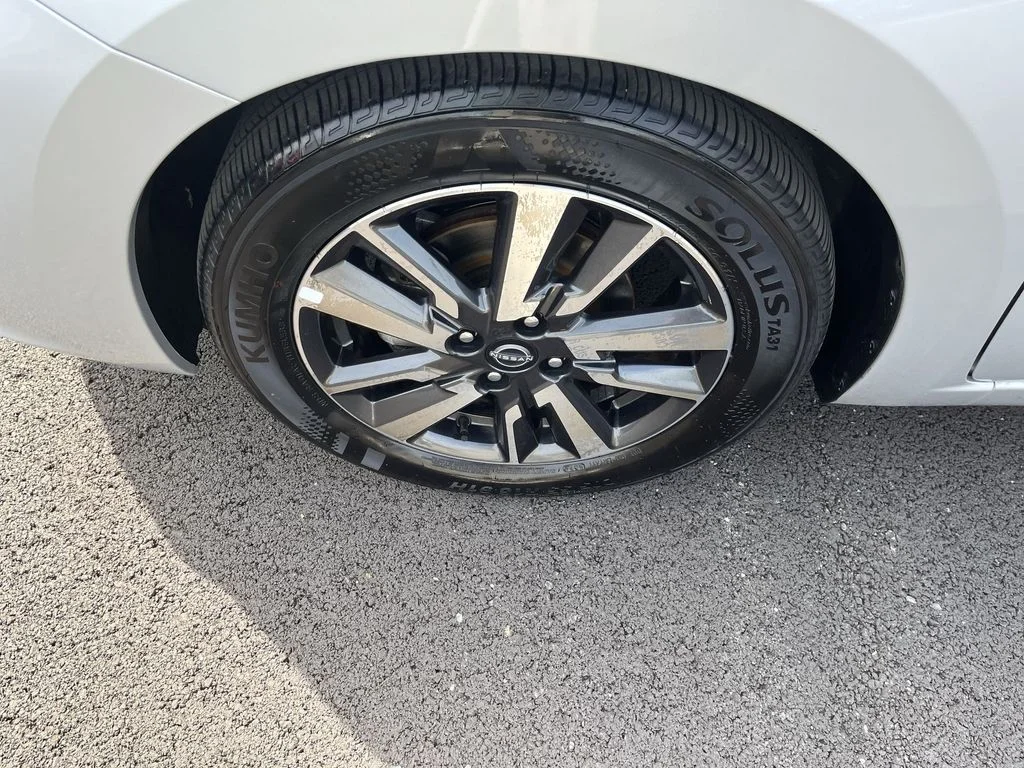 Used 2025 Silver Nissan 1.6 SV image 10
