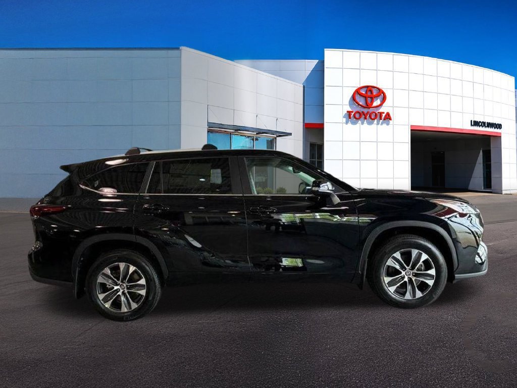New 2026 Midnight Black Metallic Toyota XLE image 11