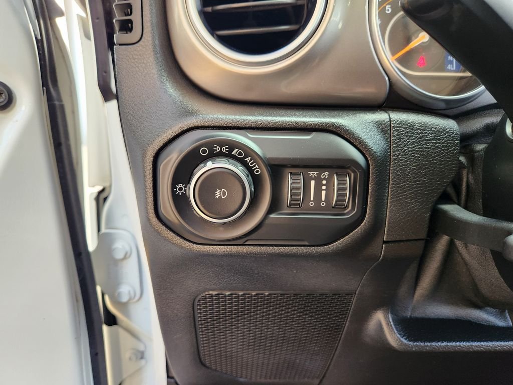 Used 2020 Bright White Clearcoat Jeep Sahara image 23