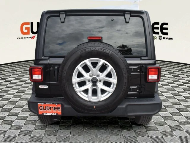 Used 2023 Black Jeep Sport S image 4