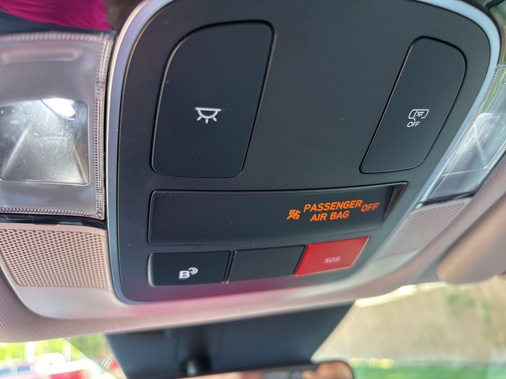 Used 2025 Gray Hyundai SEL image 31