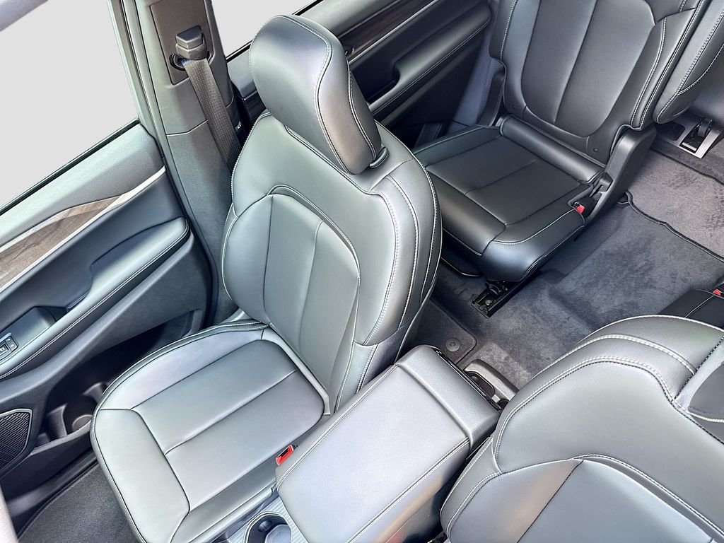 New 2026 Baltic Gray Metallic Clearcoat Jeep Limited image 24