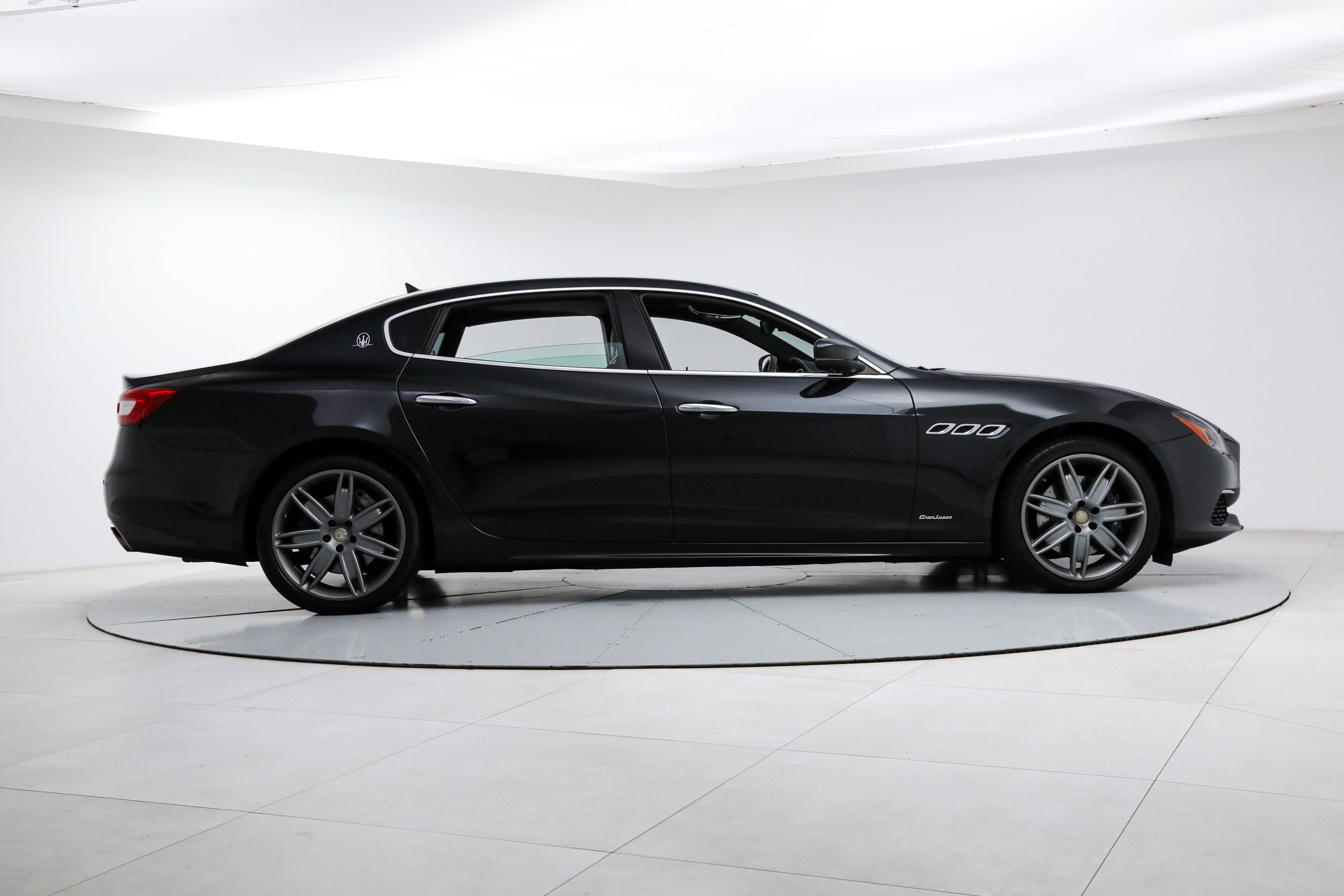 Used 2018 Black Maserati S Q4 GranLusso image 6