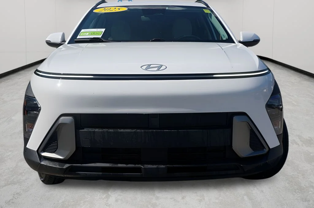 Used 2025 Atlas White Hyundai SEL image 4