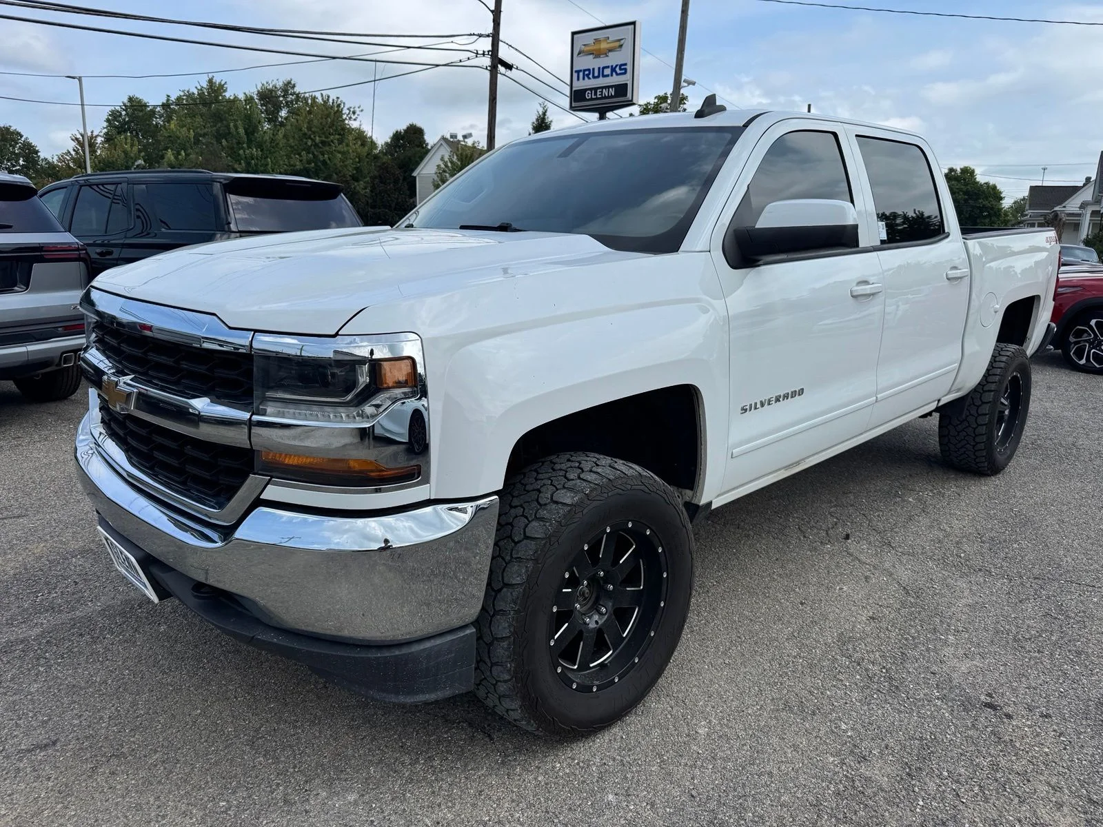 Used 2018 White Chevrolet LT image 2