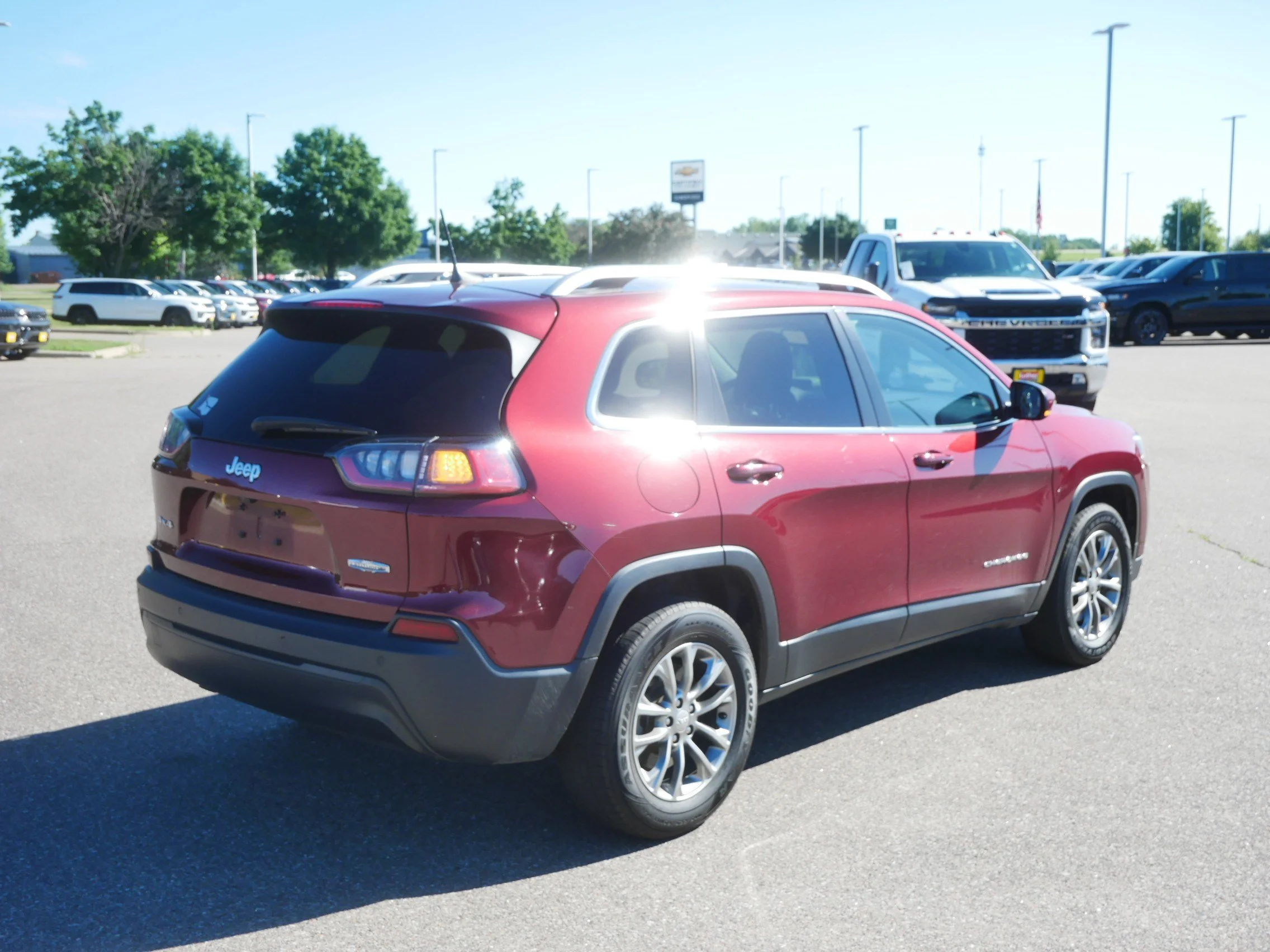 Used 2020 Velvet Red Pearlcoat Jeep Latitude Plus image 7