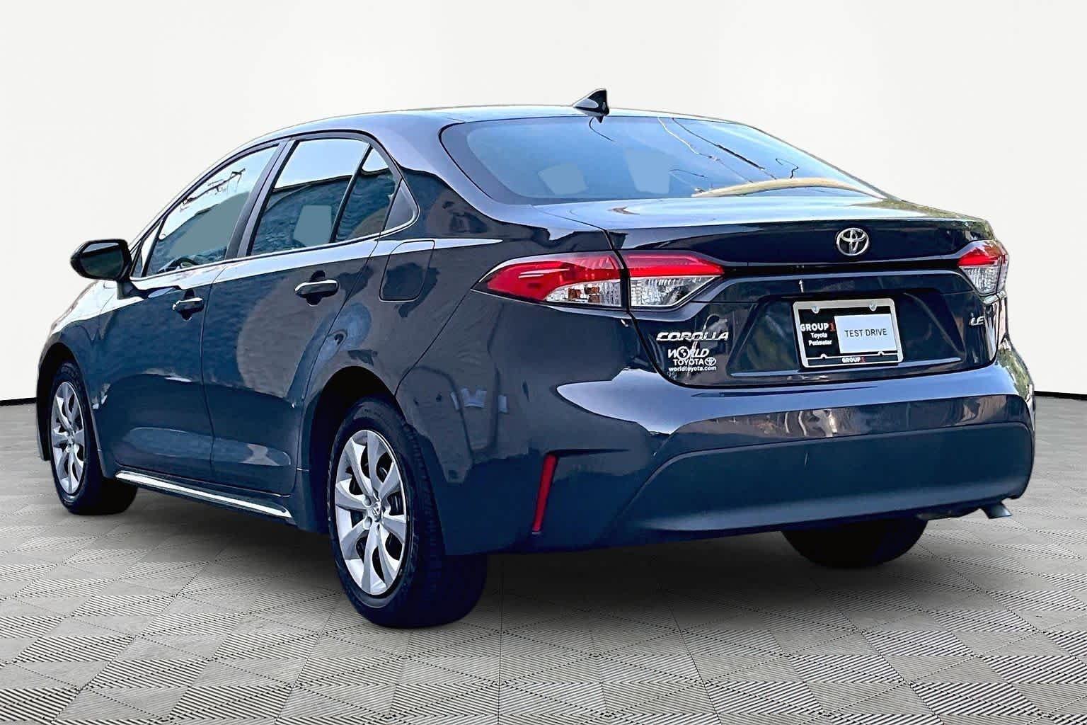 Used 2025 Underground Toyota LE image 12