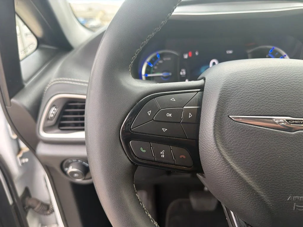 Used 2024 White Chrysler Select S Appearance image 9