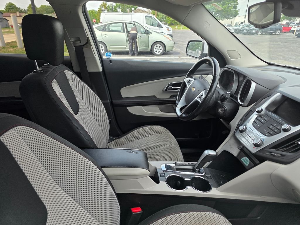 Used 2015 Silver Ice Metallic Chevrolet LT image 5