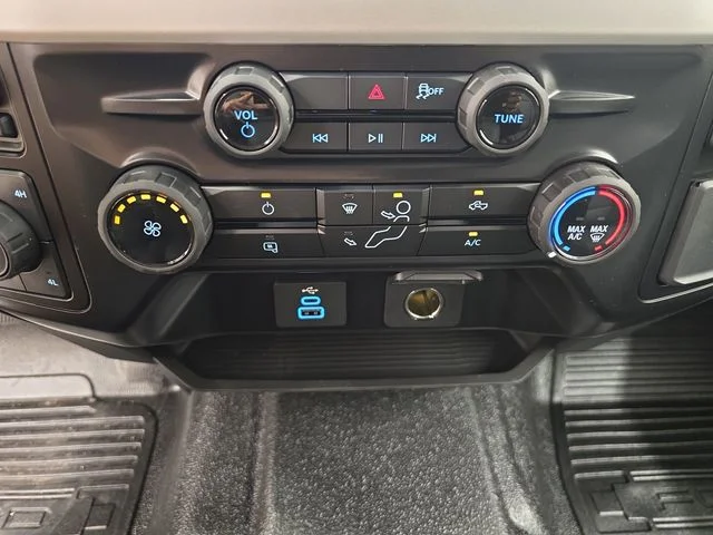New 2026 Oxford White Ford F-250® XL image 30