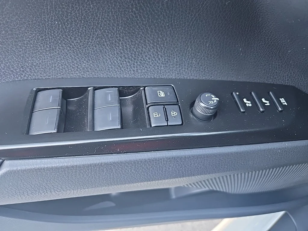 New 2026 Wind Chill Pearl with Midnight Black Metallic roof Toyota XSE image 18
