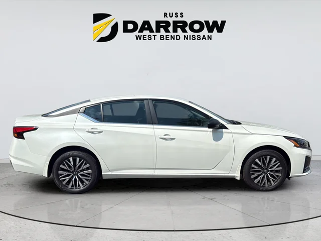 New 2026 White Nissan 2.5 SV image 6