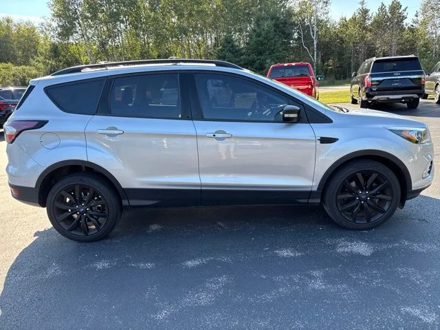 Used 2017 Ford Escape SE with VIN 1FMCU9G99HUB71808 for sale in Manistee, MI
