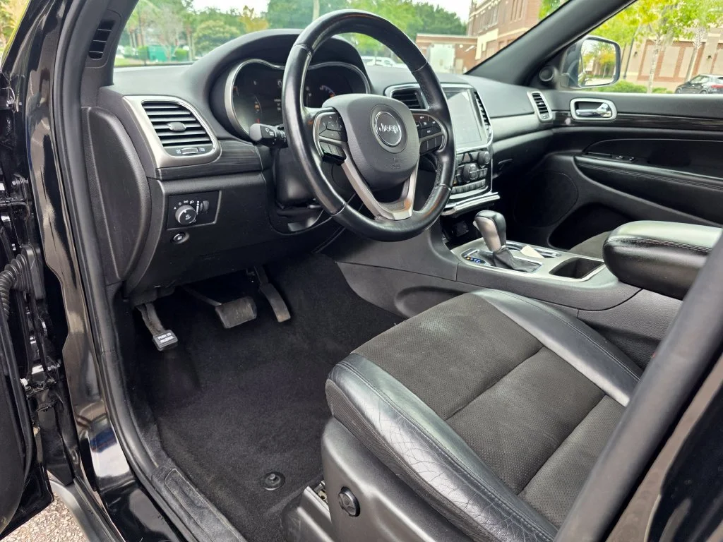 Used 2021  Jeep Laredo X image 11