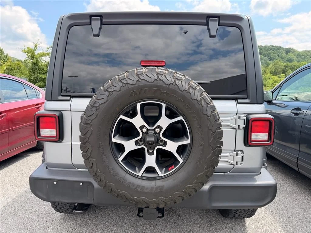 Used 2019 Silver Jeep Sport S image 16