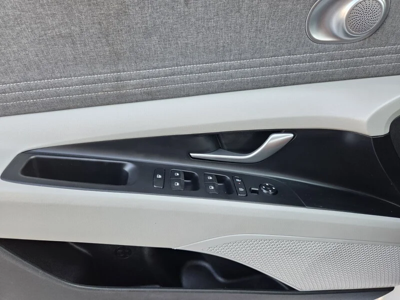 Used 2025 White HYUNDAI LIMITED image 34