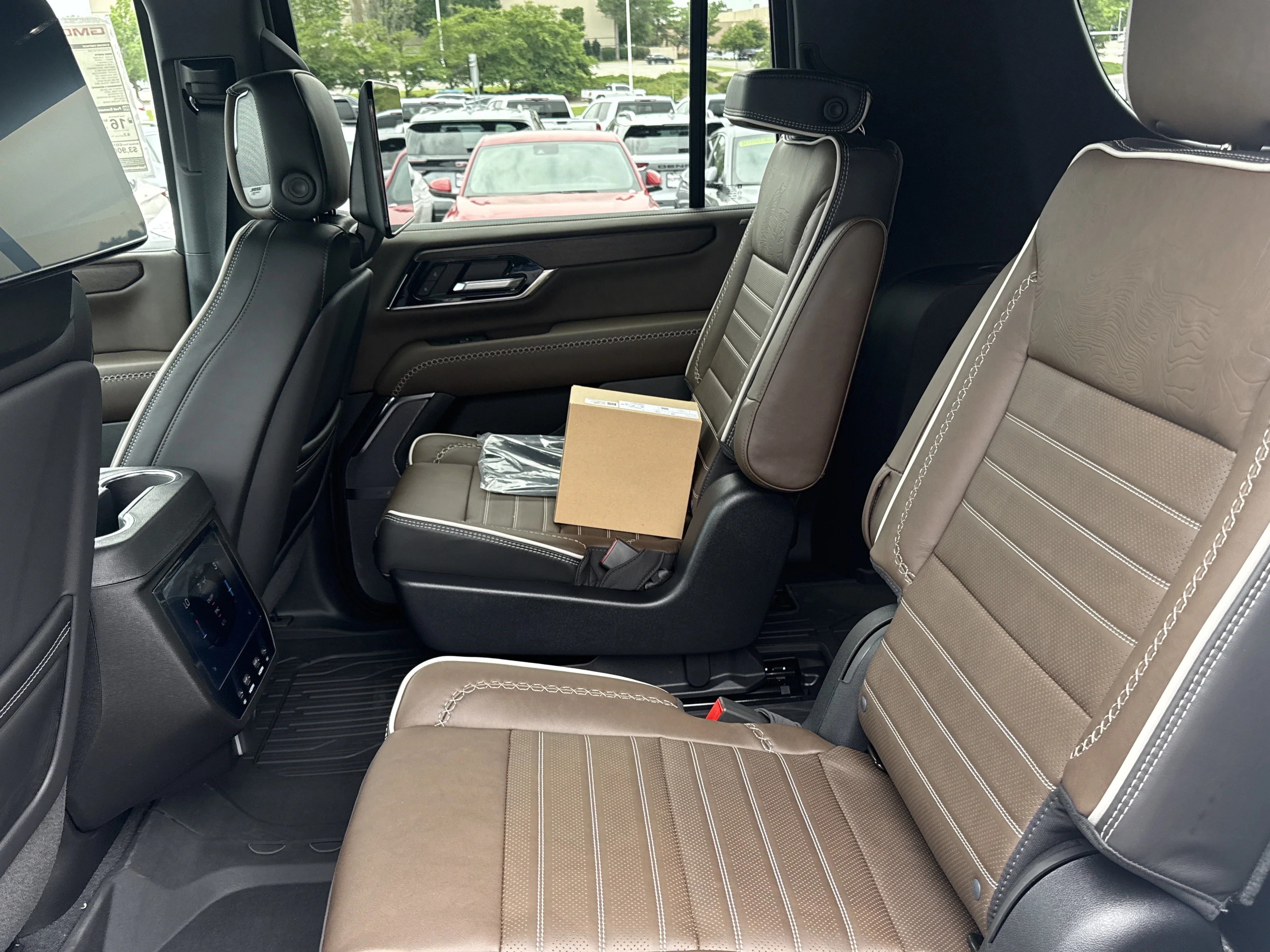 New 2026 Glacier White Tricoat GMC Denali Ultimate 4WD image 6