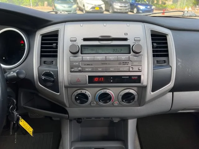 Used 2009 Super White Toyota  image 22