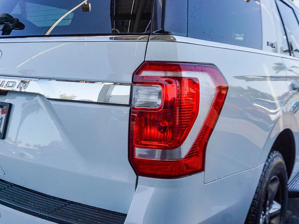 Used 2021 White Ford XL image 8