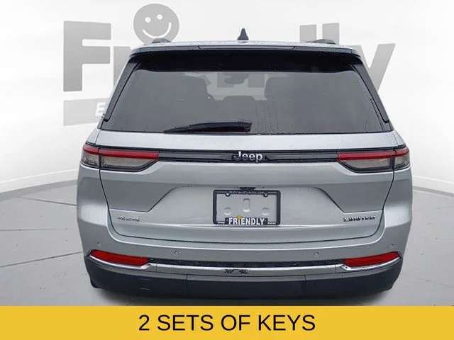 Used 2023 Silver Jeep Limited image 7