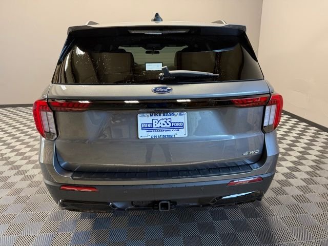 New 2026 Carbonized Gray Metallic Ford ST-Line image 11