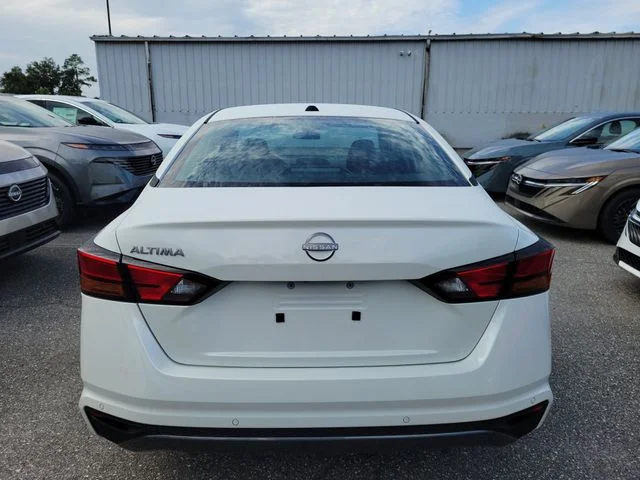New 2026 White Nissan 2.5 SV image 7