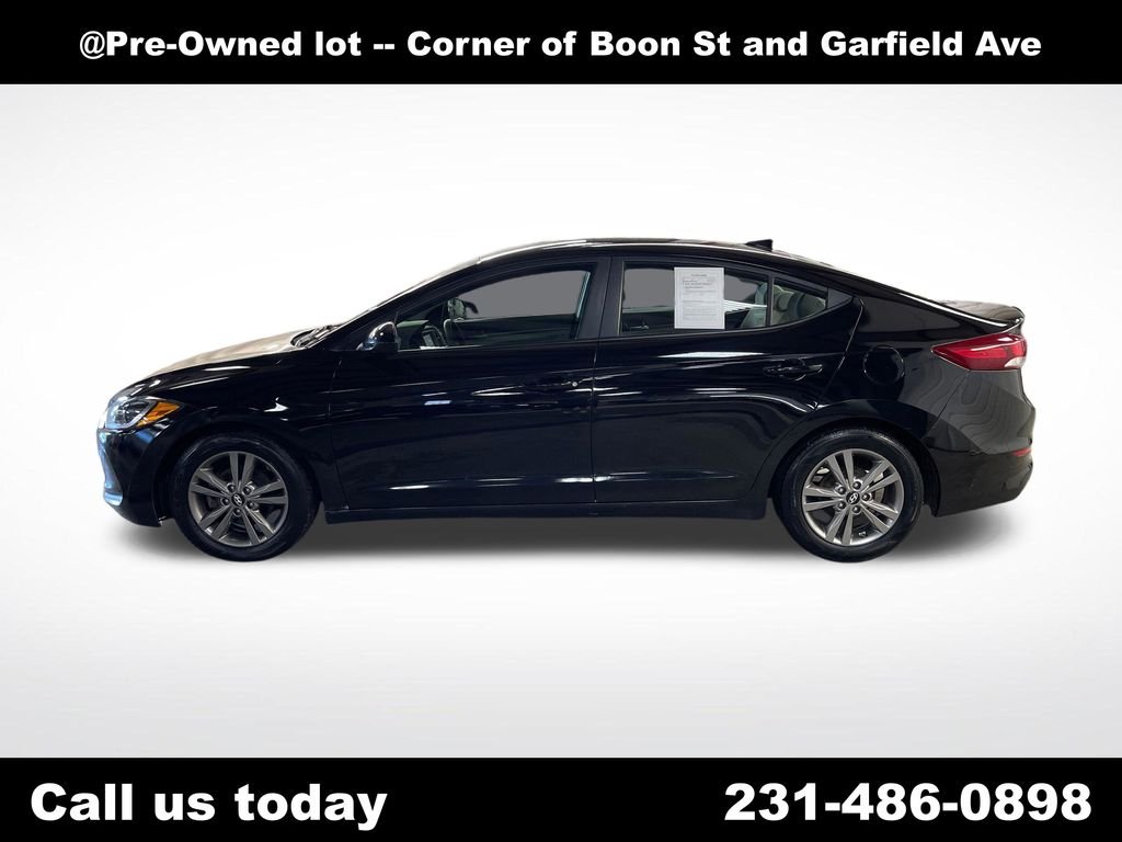 Used 2017 Black Hyundai SE image 2