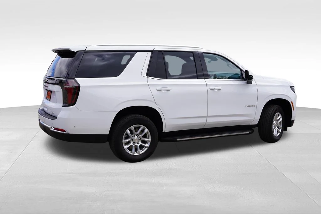 Used 2025 Summit White Chevrolet LT image 4