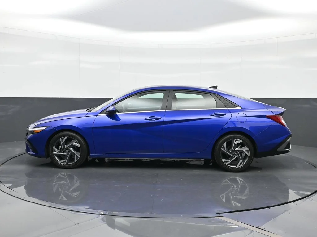 Used 2025 Blue Hyundai SEL Convenience image 5