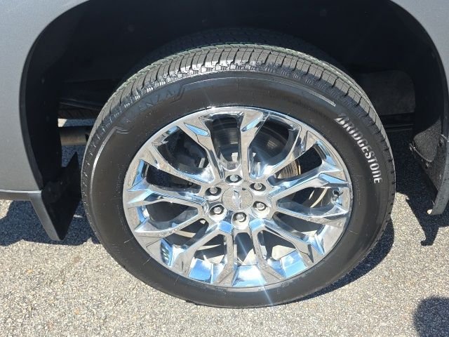 Used 2023 Gray Chevrolet High Country image 10