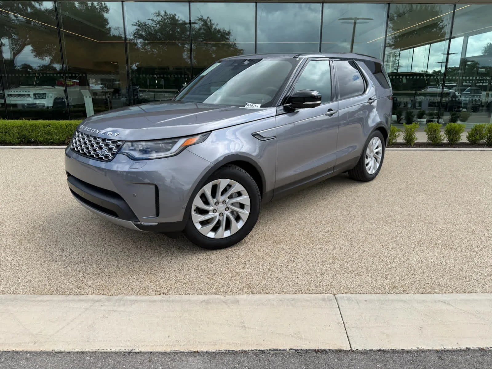 2025 Land Rover Discovery P300 S's photo