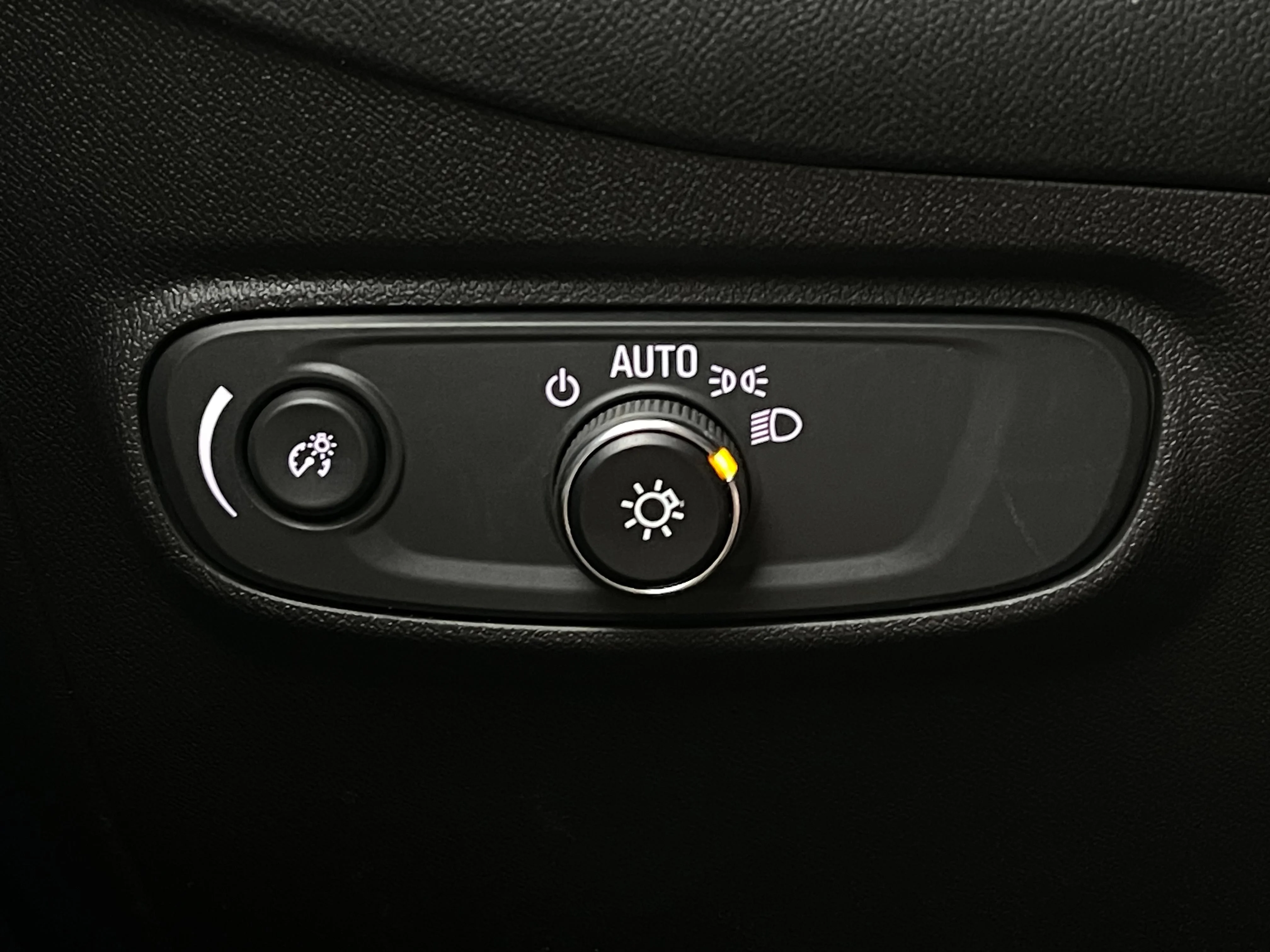 Used 2023 Summit White Chevrolet RS image 22