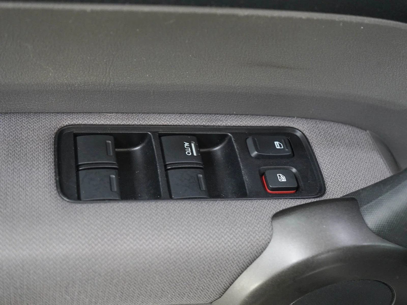 Used 2011 Taffeta White Honda SE image 20