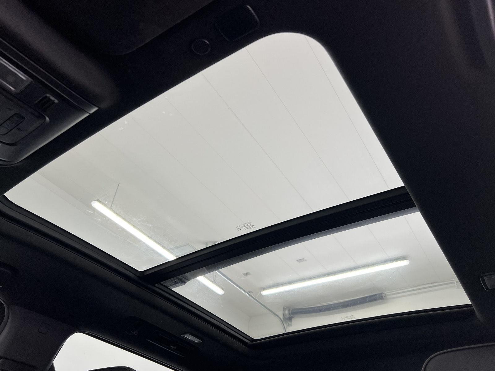 2023 GMC Yukon Denali - Photo 23