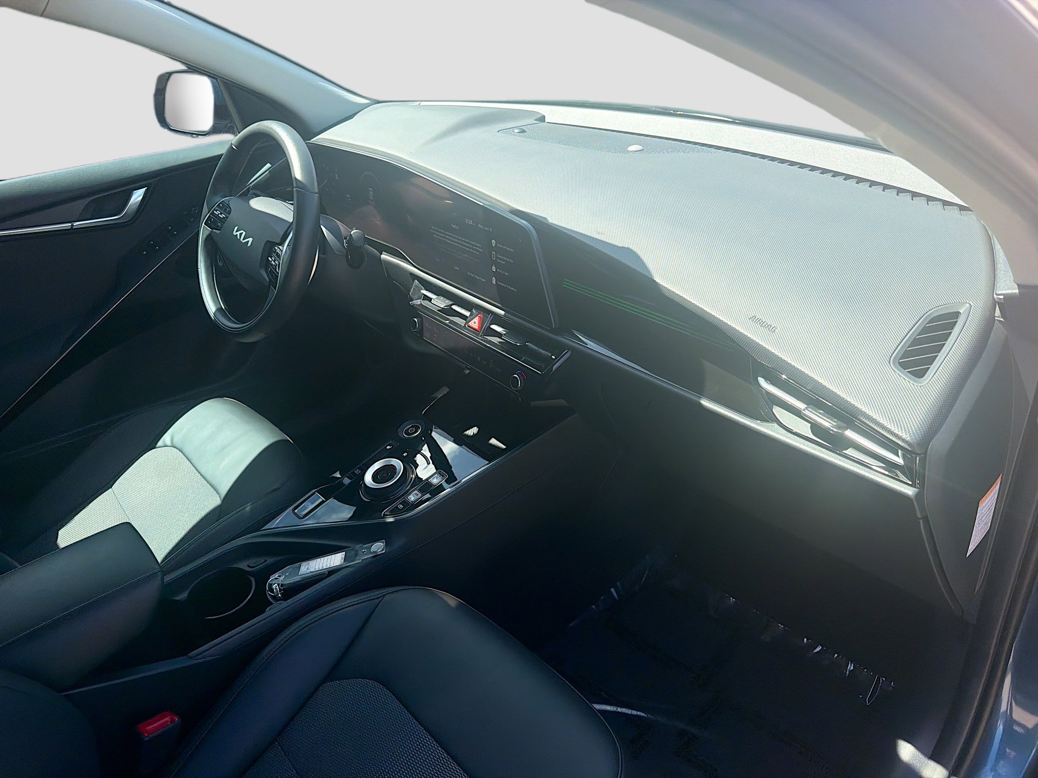 Used 2024 Mineral Blue Kia Wind image 30