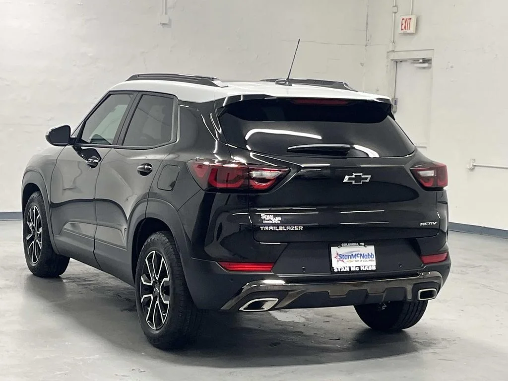 New 2026 Mosaic Black Metallic Chevrolet ACTIV image 6