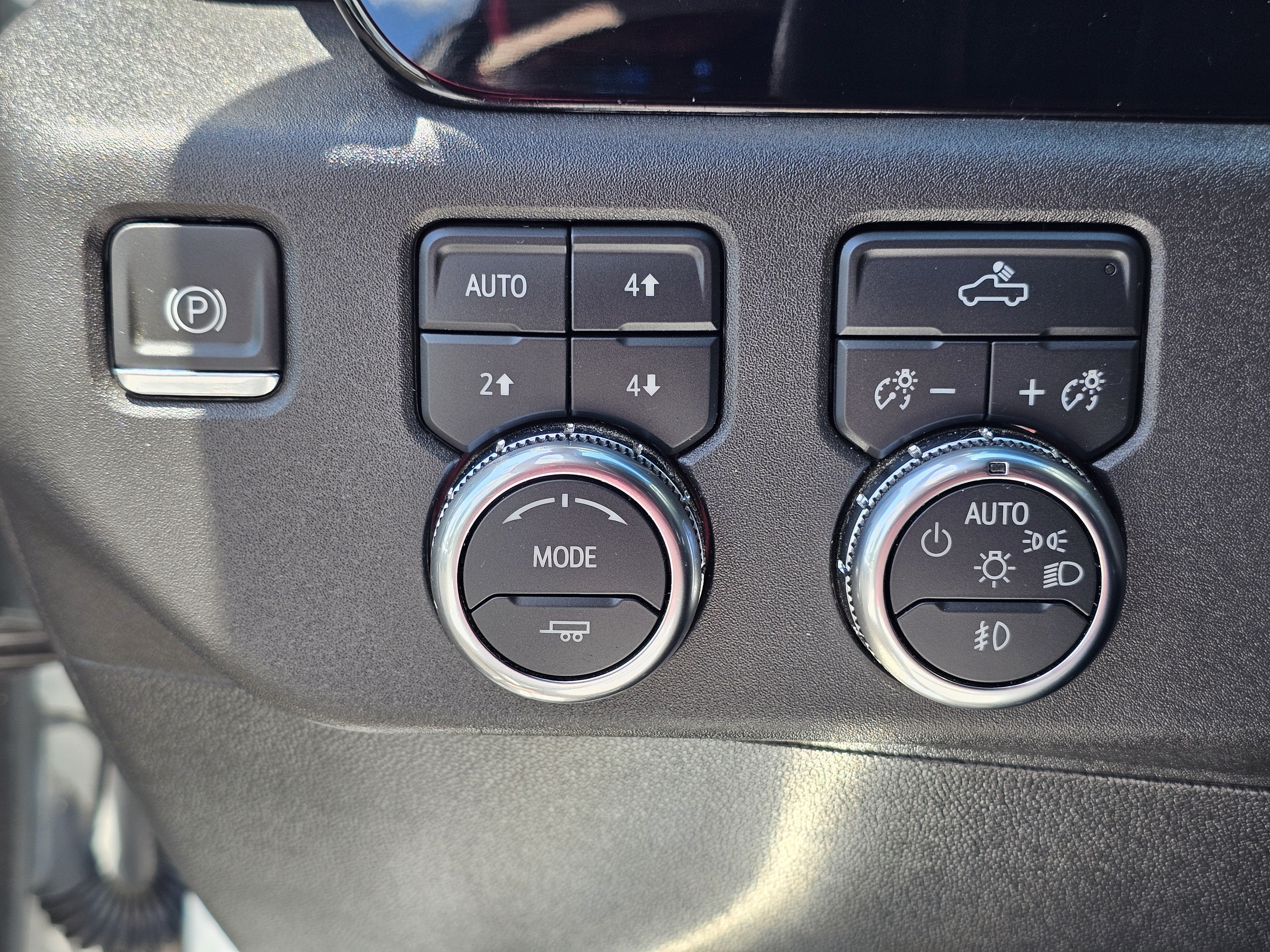 Used 2023 Summit White GMC Elevation image 20